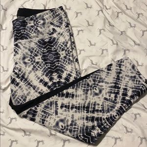 Size Lg. Victoria’s Secret knockout Capri